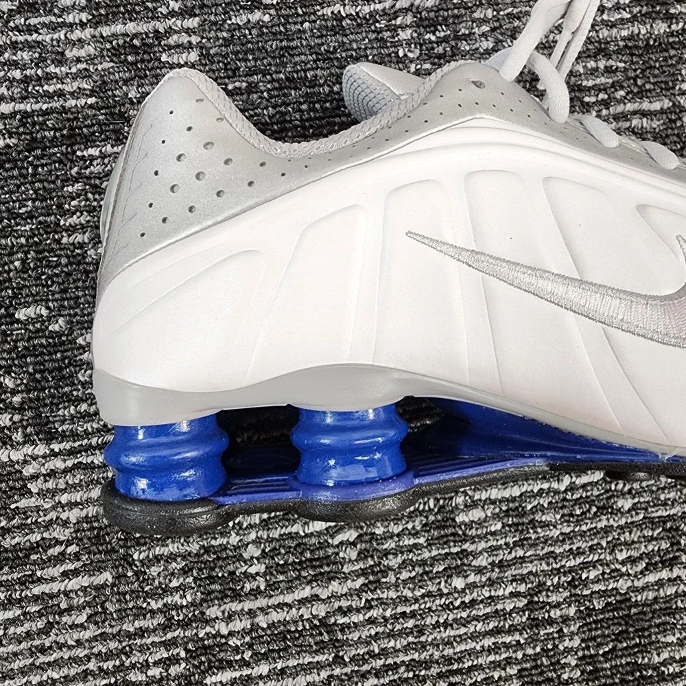 Nike Shox R4 Sneakers‎ Mens 8.5 Metallic Silver White Deep Royal Blue HQ1988-102